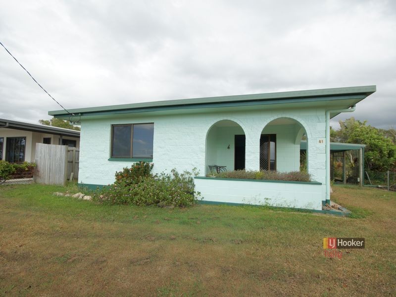 41 Taylor Street, Tully Heads QLD 4854
