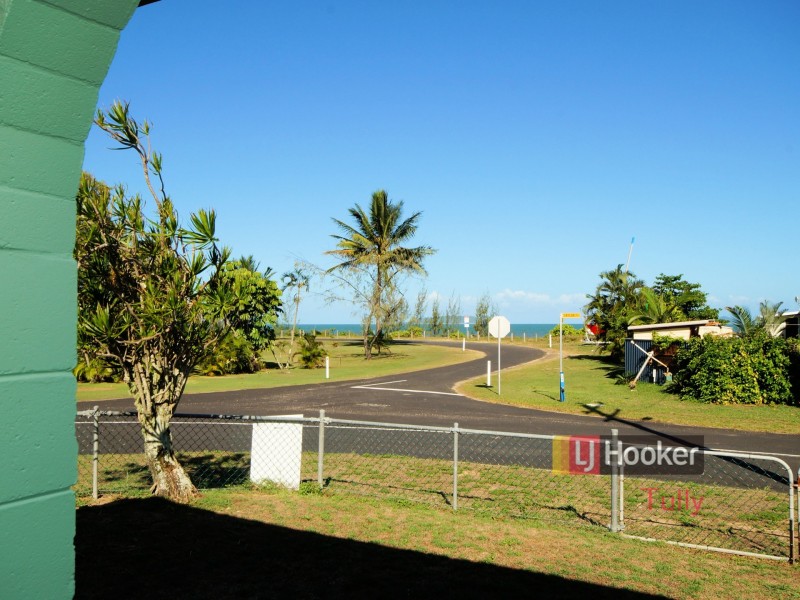 41 Taylor Street, Tully Heads QLD 4854