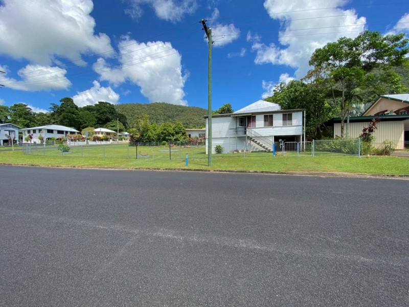 38 Mcquillen Street, Tully QLD 4854