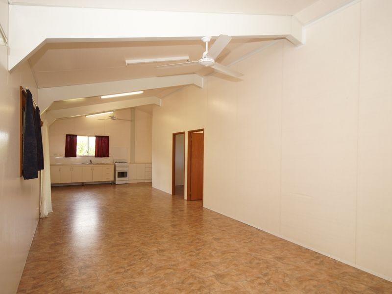 13 Amanda Crescent, Tully Heads QLD 4854