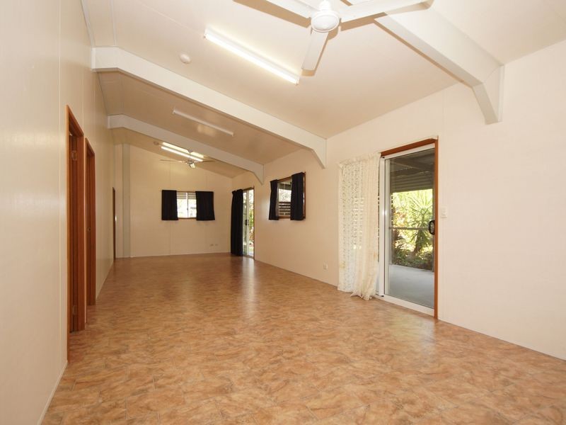 13 Amanda Crescent, Tully Heads QLD 4854