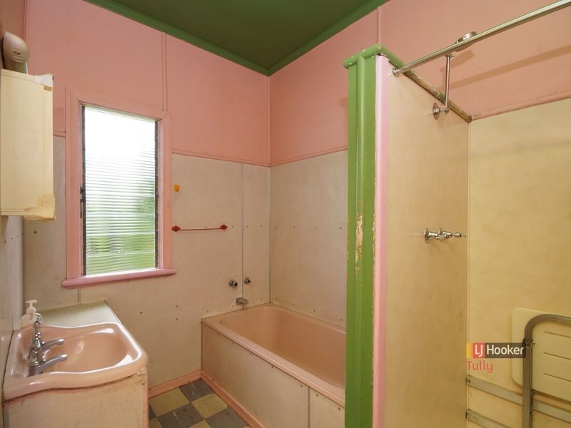 25 Hyatt, Tully QLD 4854