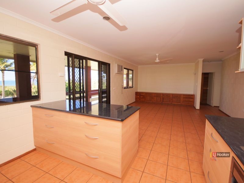 79 Taylor Street, Tully Heads QLD 4854