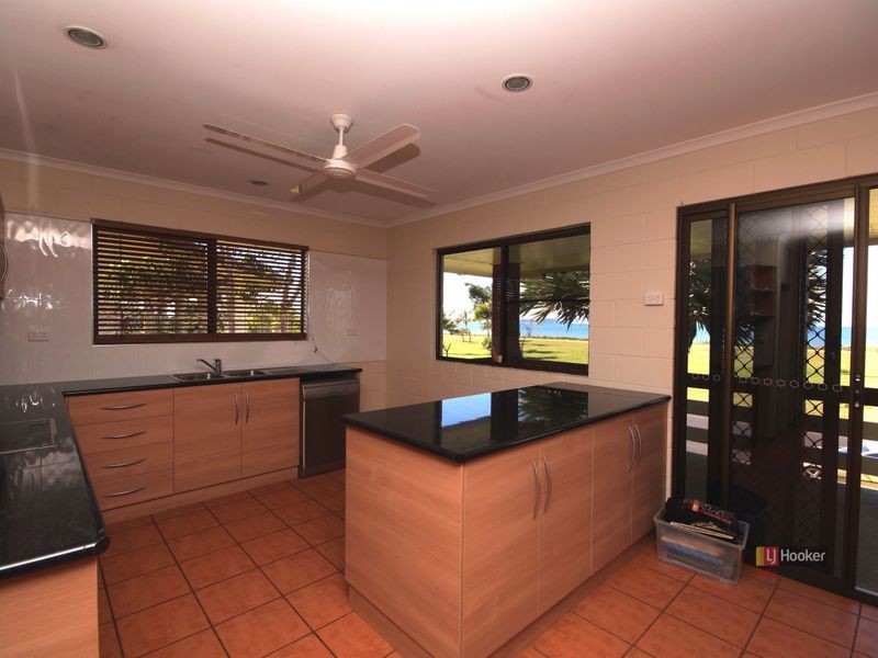 79 Taylor Street, Tully Heads QLD 4854