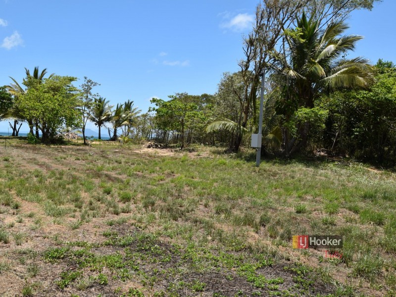 66 Luff Street, Hull Heads QLD 4854