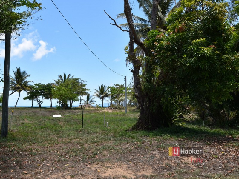 66 Luff Street, Hull Heads QLD 4854