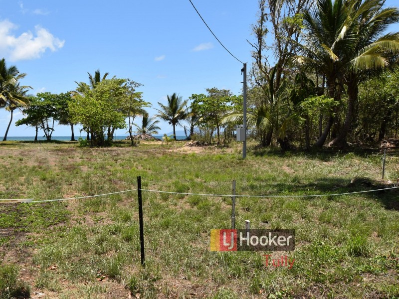 66 Luff Street, Hull Heads QLD 4854