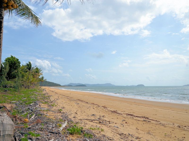 66 Luff Street, Hull Heads QLD 4854