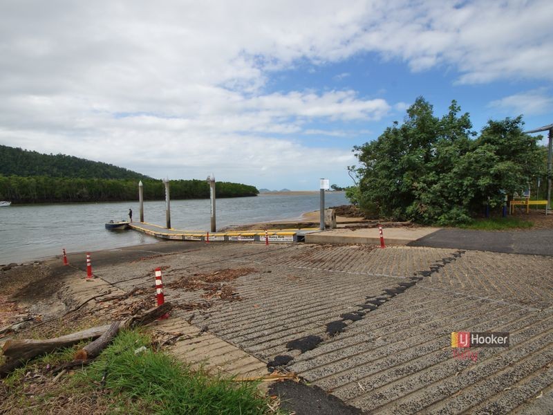 66 Luff Street, Hull Heads QLD 4854