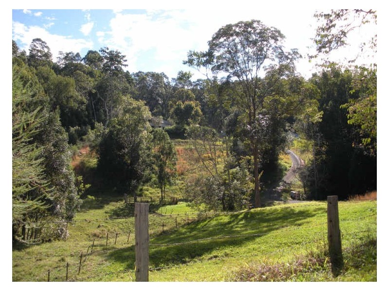 3 Meadow Place, Uki NSW 2484