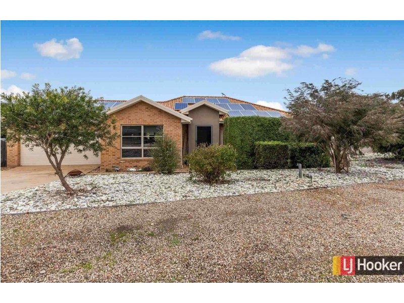 3 The Outlook, Hidden Valley VIC 3756