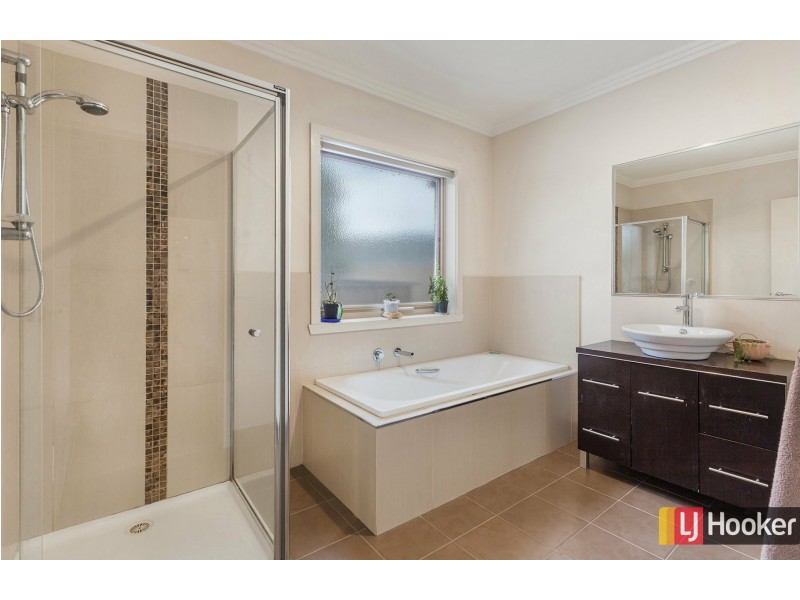 3 The Outlook, Hidden Valley VIC 3756
