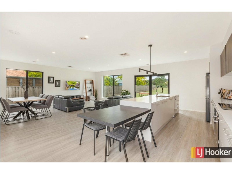 44 Augusta Way, Hidden Valley VIC 3756