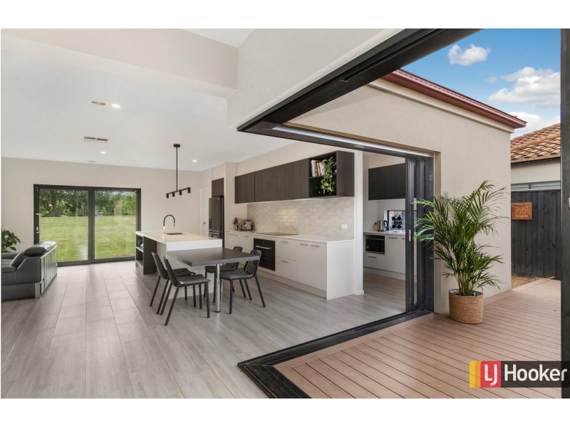 44 Augusta Way, Hidden Valley VIC 3756