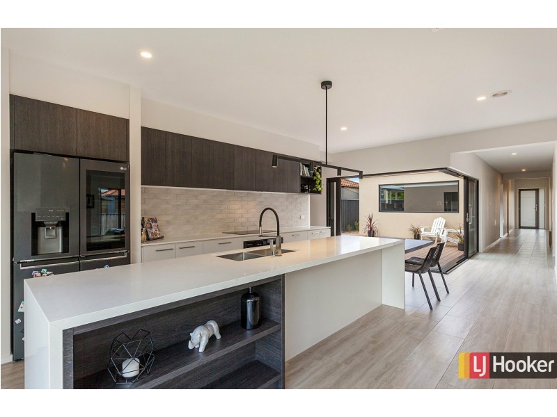 44 Augusta Way, Hidden Valley VIC 3756