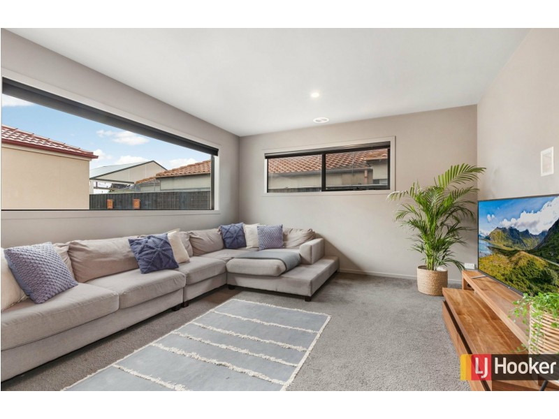 44 Augusta Way, Hidden Valley VIC 3756