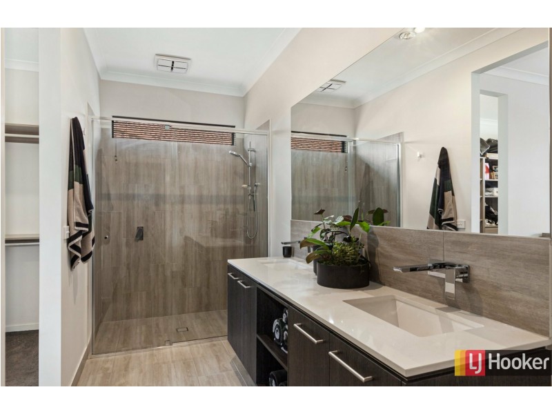 44 Augusta Way, Hidden Valley VIC 3756