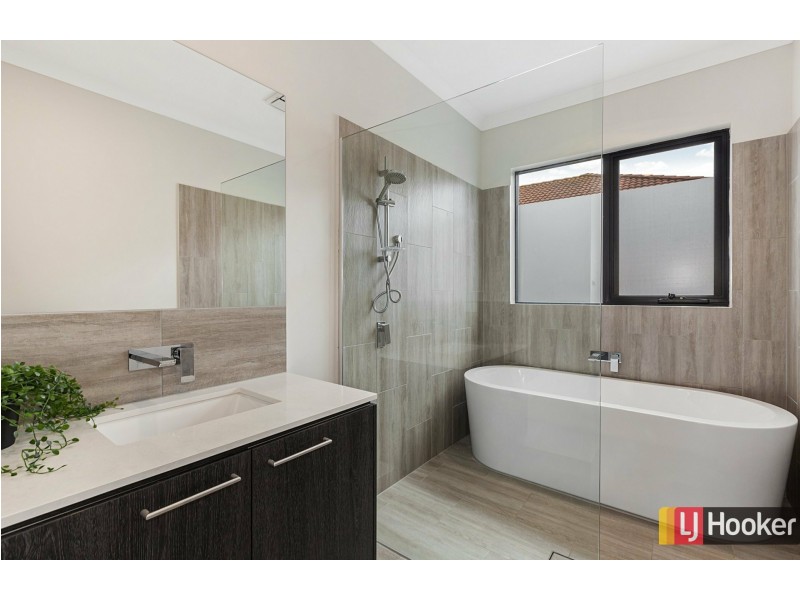 44 Augusta Way, Hidden Valley VIC 3756