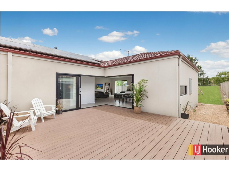 44 Augusta Way, Hidden Valley VIC 3756
