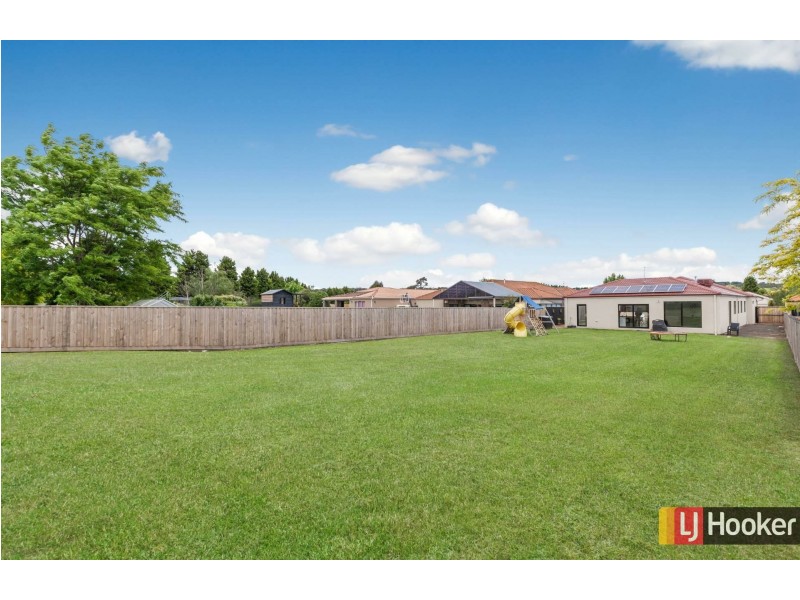 44 Augusta Way, Hidden Valley VIC 3756