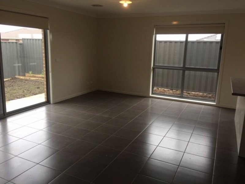 Unit 14/38 Corkwood Crescent, Wallan VIC 3756