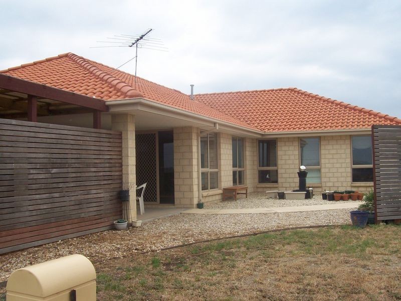 95 Valley Drive, Hidden Valley VIC 3756