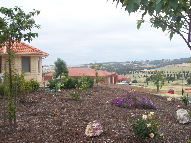 95 Valley Drive, Hidden Valley VIC 3756