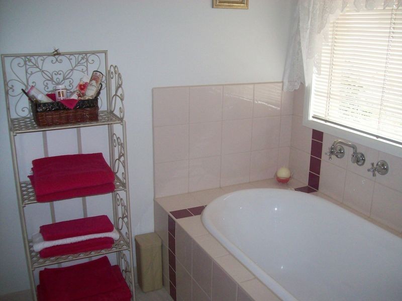 20 St Andrews Close, Hidden Valley VIC 3756