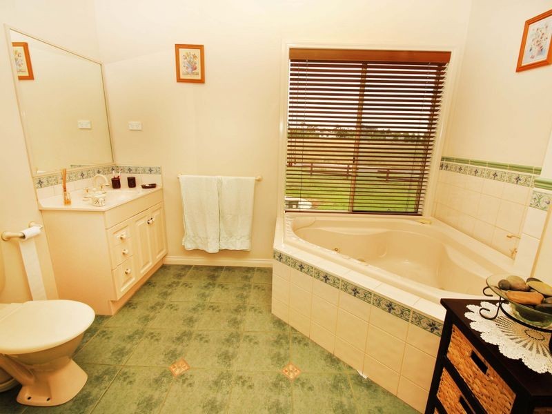 10 Morris Court, Kilmore VIC 3764