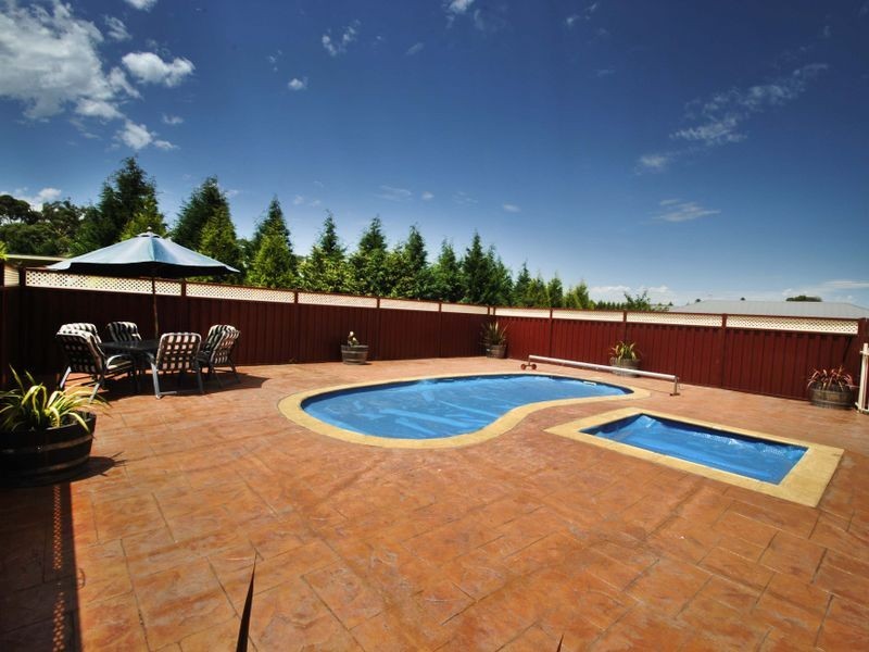 10 Morris Court, Kilmore VIC 3764