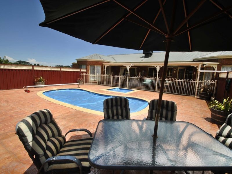 10 Morris Court, Kilmore VIC 3764