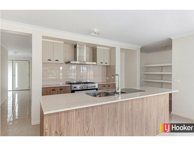 54 Lucknow Drive, Beveridge VIC 3753