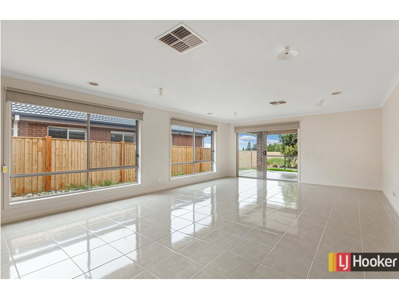 54 Lucknow Drive, Beveridge VIC 3753