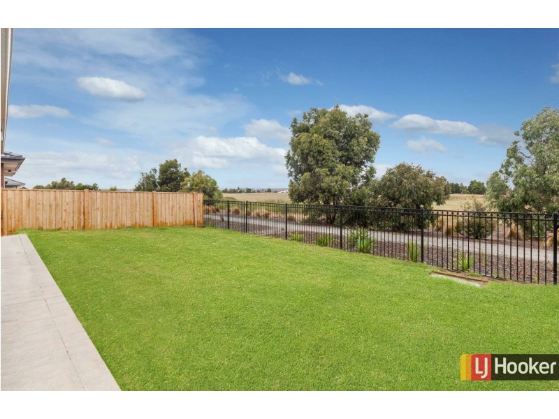 54 Lucknow Drive, Beveridge VIC 3753