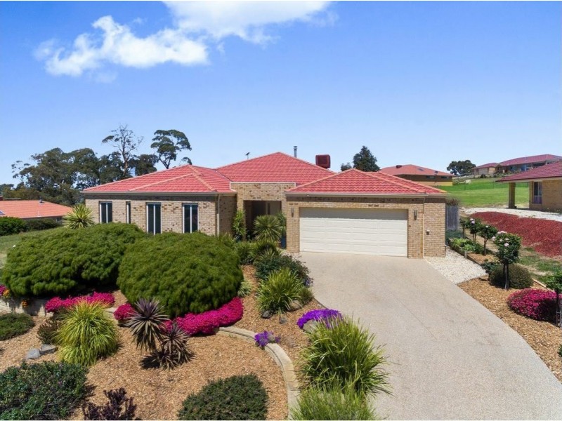 17 Aurina Drive, Hidden Valley VIC 3756