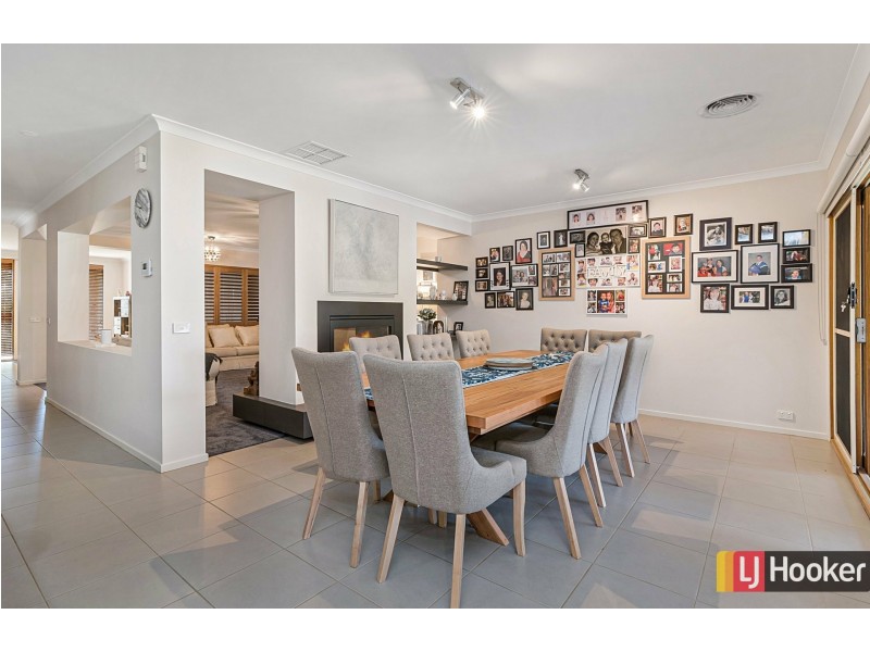 17 Aurina Drive, Hidden Valley VIC 3756