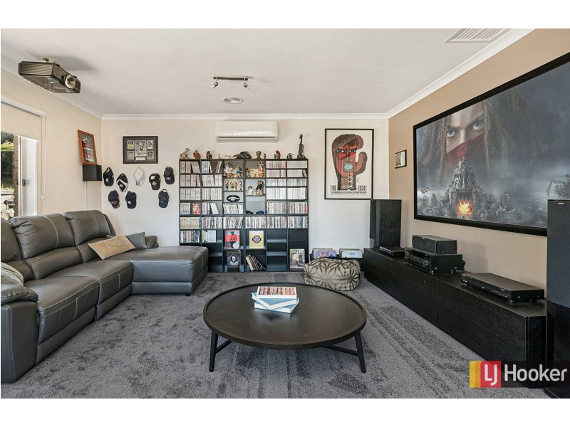 17 Aurina Drive, Hidden Valley VIC 3756