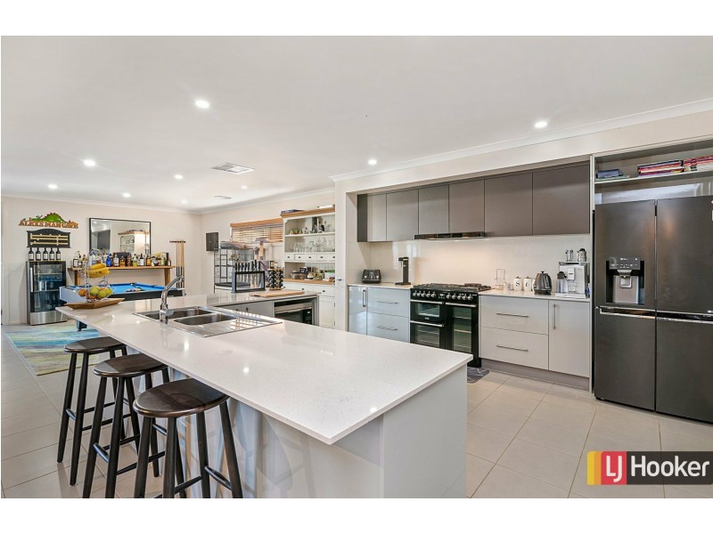 17 Aurina Drive, Hidden Valley VIC 3756