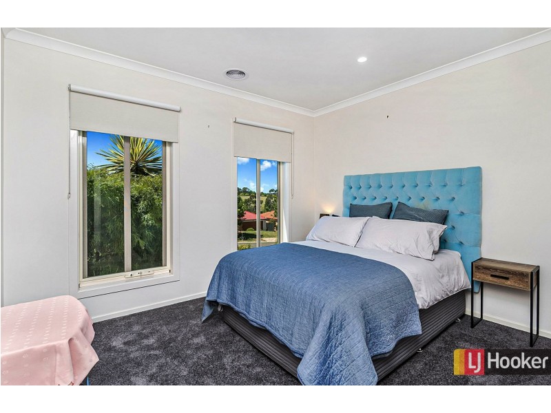 17 Aurina Drive, Hidden Valley VIC 3756