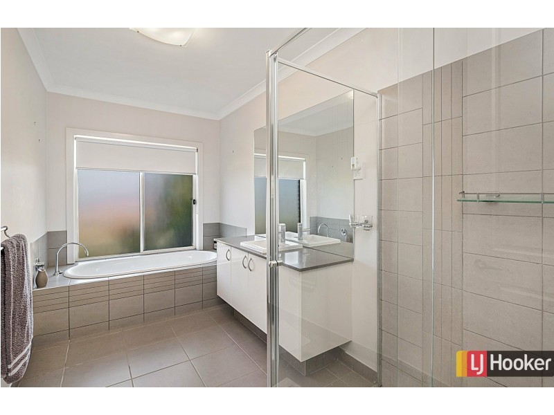 17 Aurina Drive, Hidden Valley VIC 3756