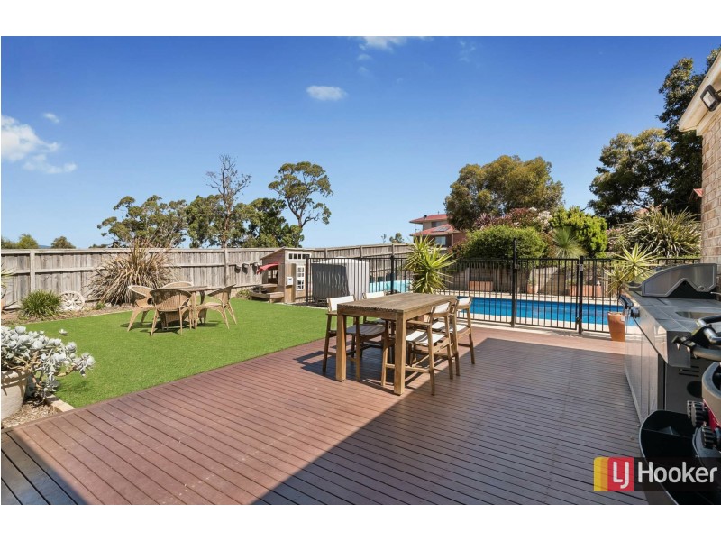 17 Aurina Drive, Hidden Valley VIC 3756