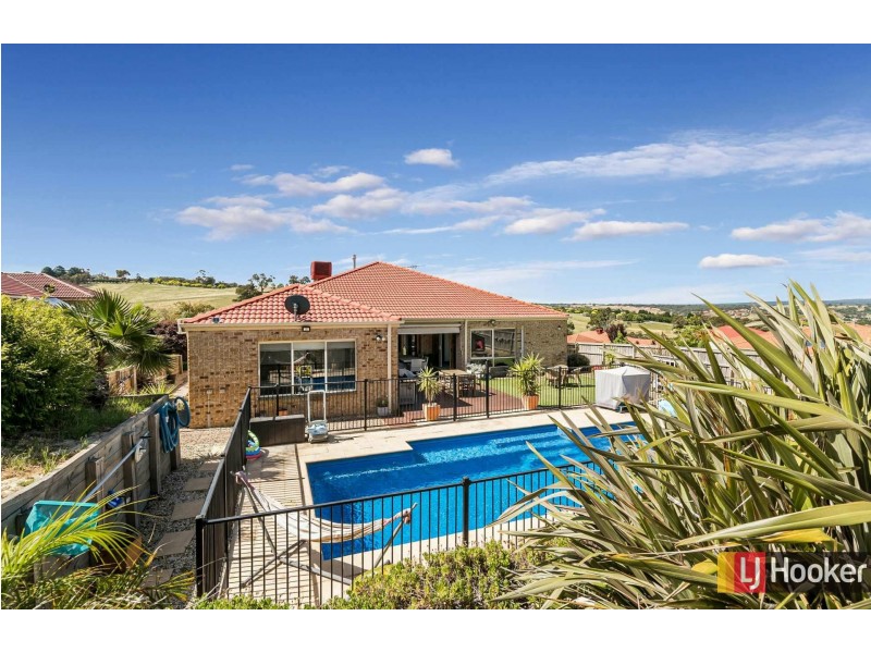 17 Aurina Drive, Hidden Valley VIC 3756