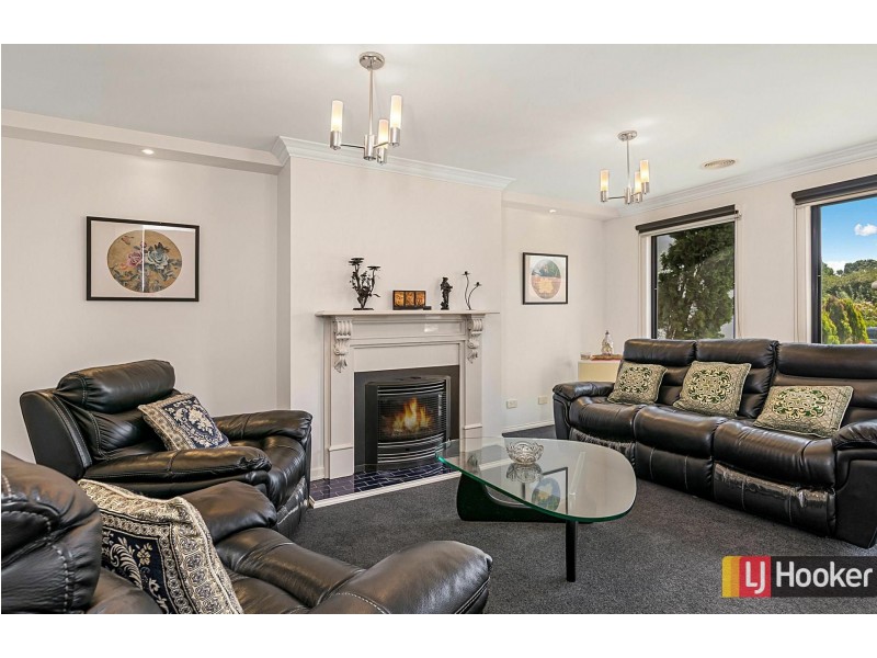 9 Lakeside Drive, Hidden Valley VIC 3756