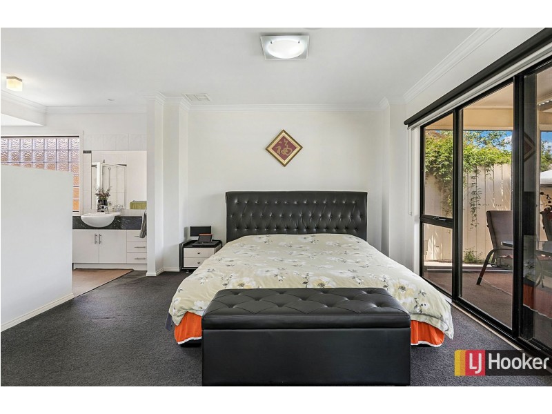 9 Lakeside Drive, Hidden Valley VIC 3756