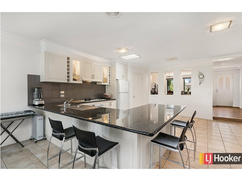 9 Lakeside Drive, Hidden Valley VIC 3756