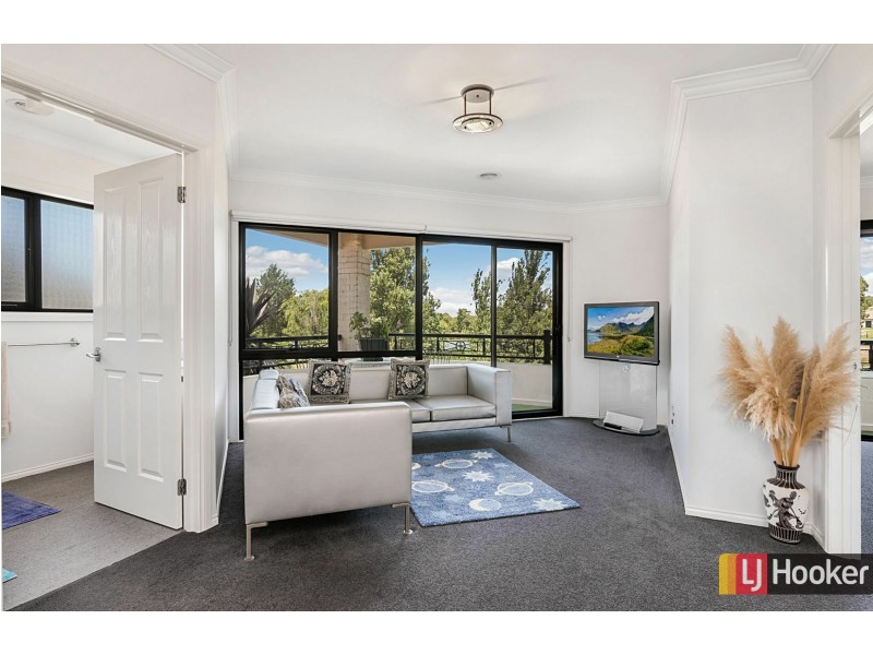 9 Lakeside Drive, Hidden Valley VIC 3756