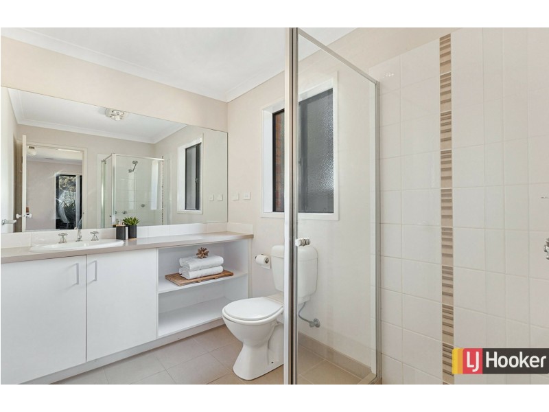 63 Lakeside Drive, Hidden Valley VIC 3756