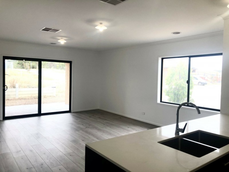 2 Rosella Way, Wallan VIC 3756