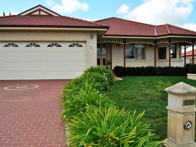 16 Lakeside Drive, Hidden Valley VIC 3756