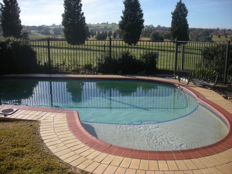 16 Lakeside Drive, Hidden Valley VIC 3756